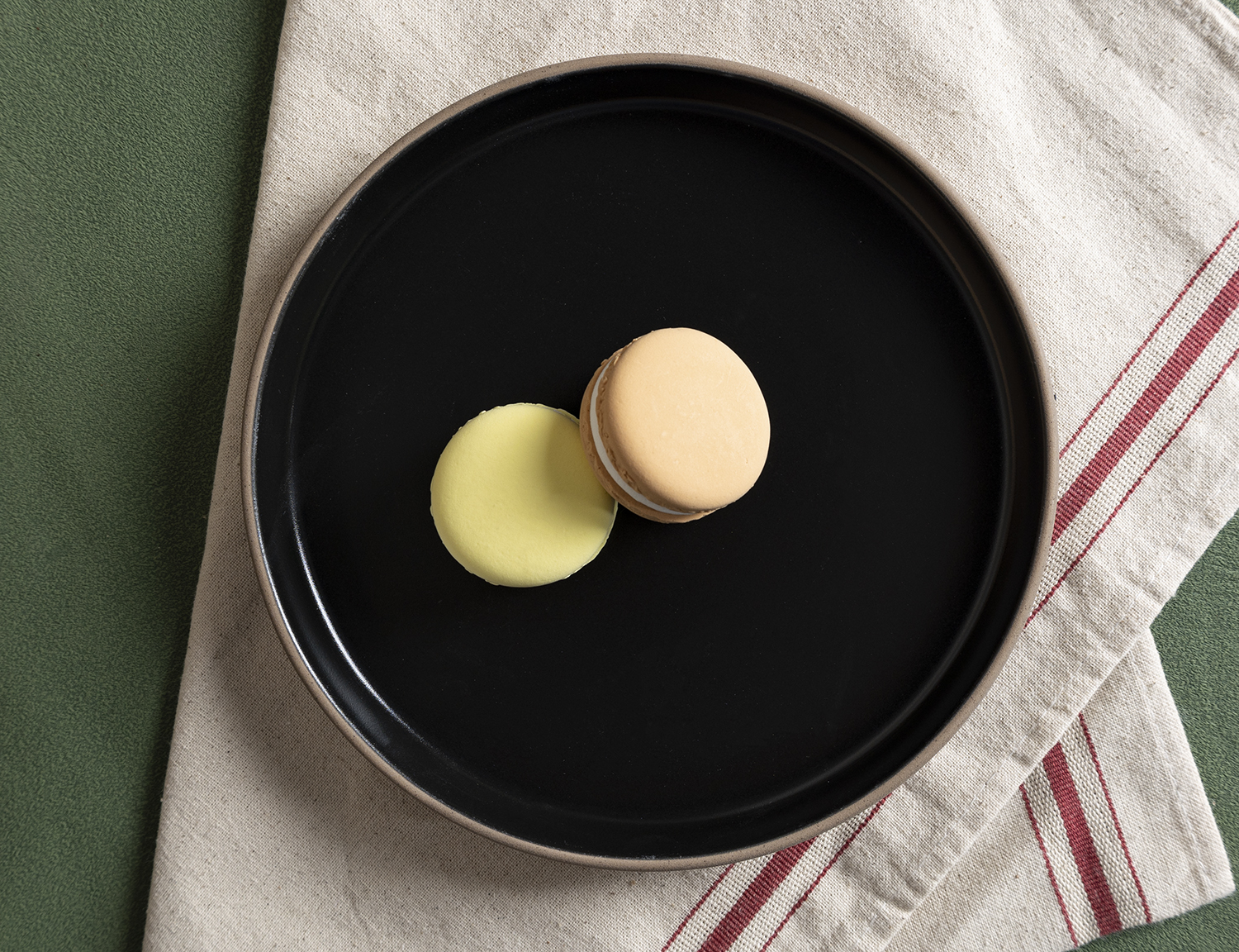 CHANGSHA HAPPY GO Modern Matte Color Glazed Stoneware Dinnerware Set – Minimalist Design with Natural Unglazed Bottom |happygodinnerware.com