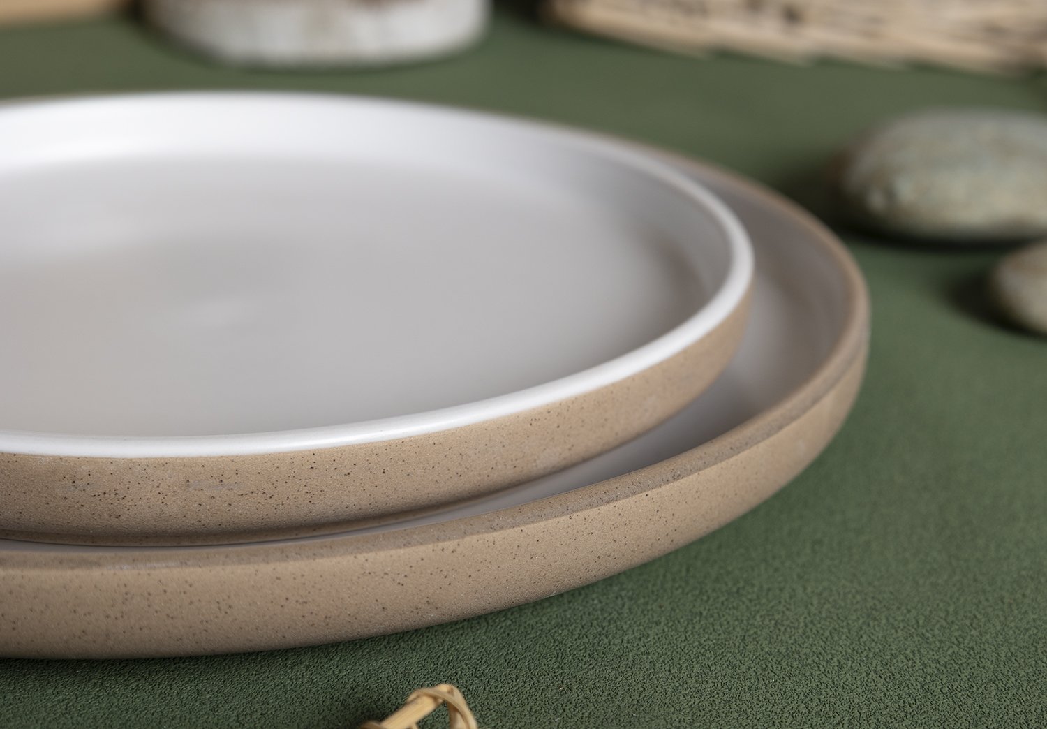 CHANGSHA HAPPY GO Modern Matte Color Glazed Stoneware Dinnerware Set – Minimalist Design with Natural Unglazed Bottom |happygodinnerware.com