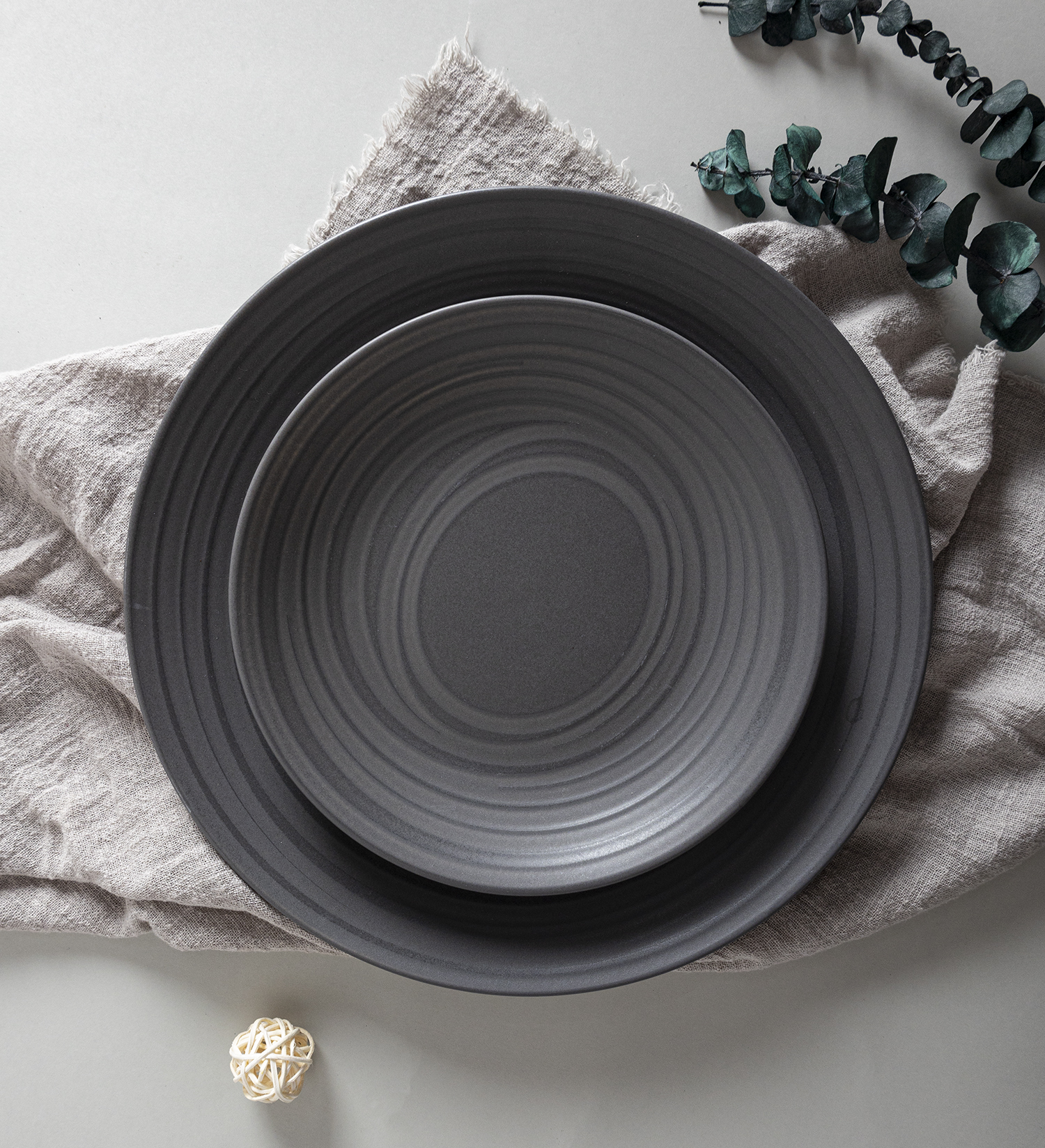 CHANGSHA HAPPY GO Modern Spiral Pattern Stoneware Dinnerware Set – Monochrome Embossed Design with Matte Finish |happygodinnerware.com