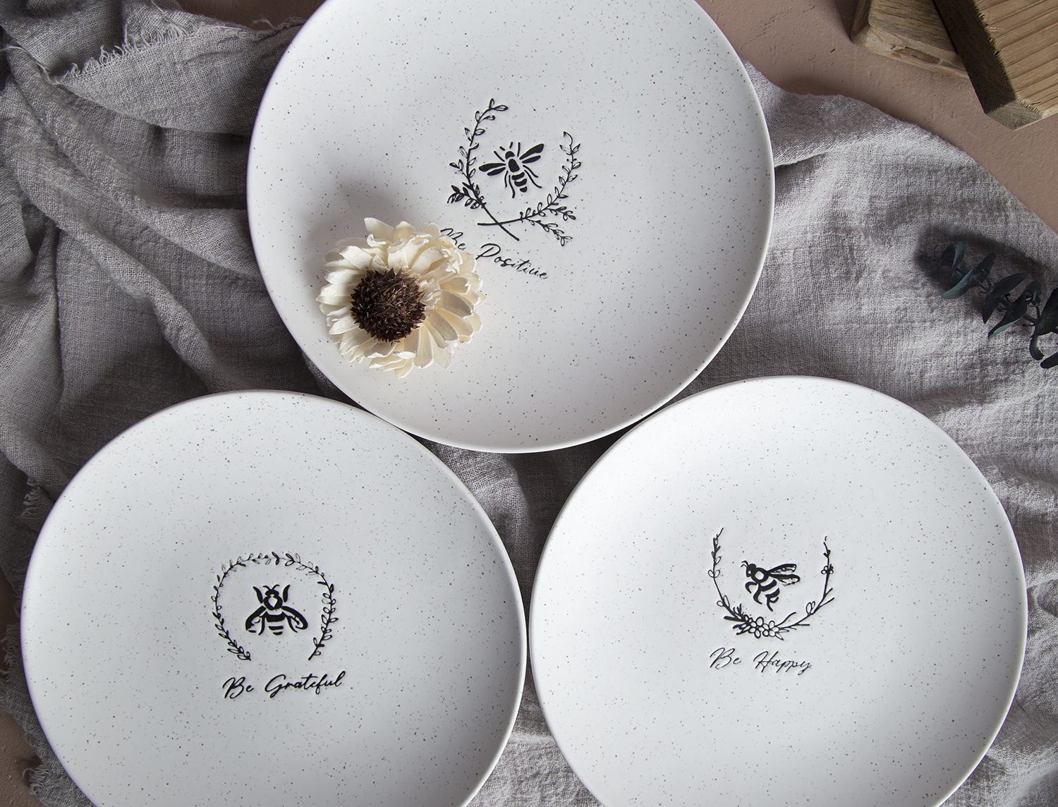 CHANGSHA HAPPY GO Inspirational Quote New Bone China Mugs and Bowls with Under-Glaze Screen Printing and Sesame Dot Technique |happygodinnerware.com
