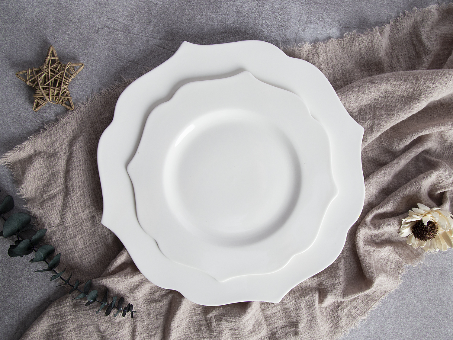 CHANGSHA HAPPY GO Elegant Embossed Bone China Dinnerware Set |happygodinnerware.com