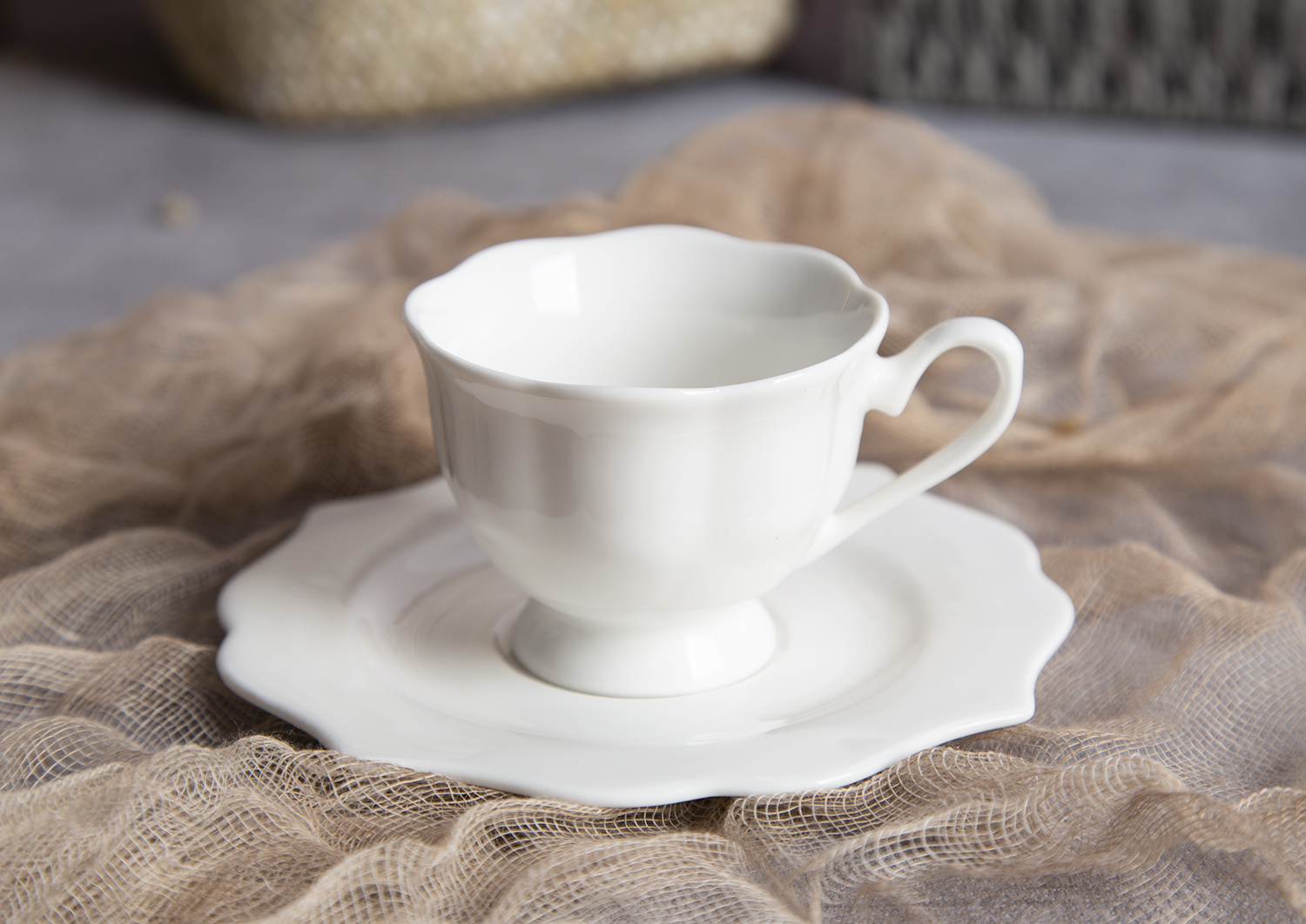 CHANGSHA HAPPY GO Elegant Embossed Bone China Dinnerware Set |happygodinnerware.com