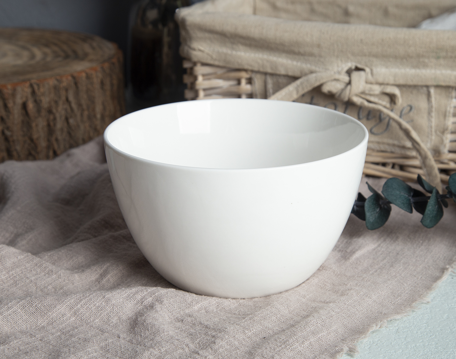CHANGSHA HAPPY GO Contemporary White Bone China Tableware with Angular Handle Design |happygodinnerware.com