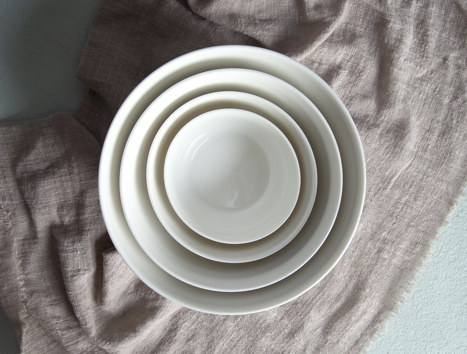 CHANGSHA HAPPY GO Contemporary White Bone China Tableware with Angular Handle Design |happygodinnerware.com