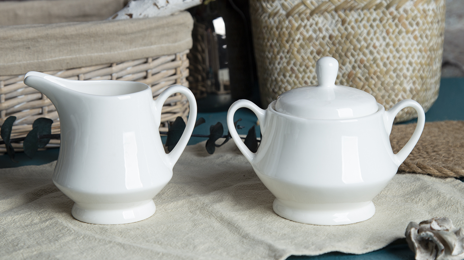 CHANGSHA HAPPY GO Footed White Bone China Tea Set – Teapot, Sugar Bowl & Creamer |happygodinnerware.com