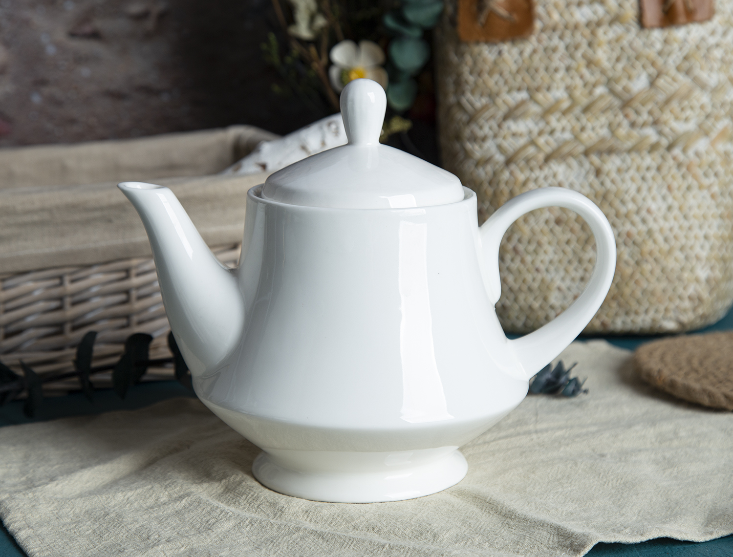 CHANGSHA HAPPY GO Footed White Bone China Tea Set – Teapot, Sugar Bowl & Creamer |happygodinnerware.com