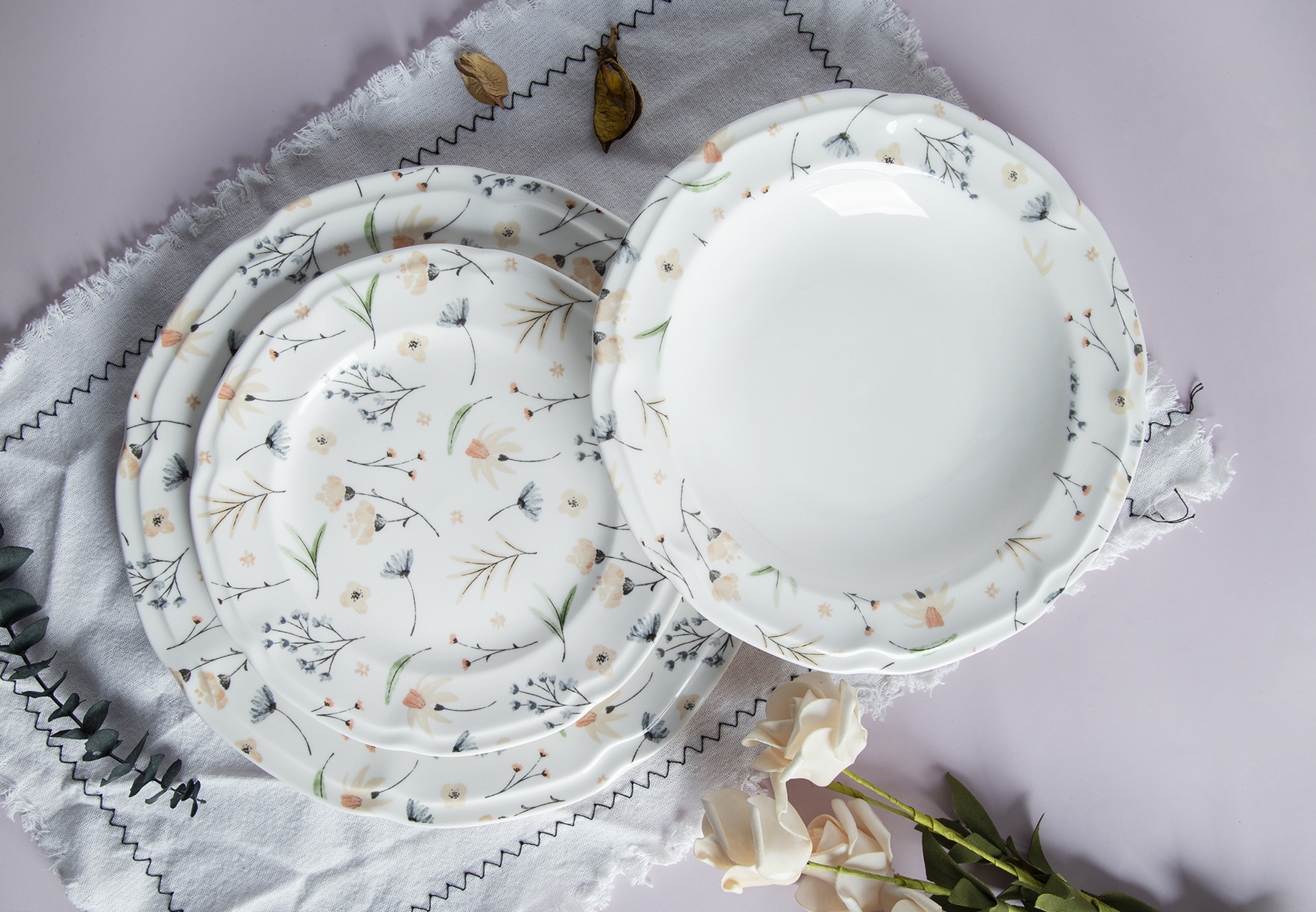 CHANGSHA HAPPY GO Floral Decal Bone China Dinnerware Set – Delicate Bloom Series |happygodinnerware.com