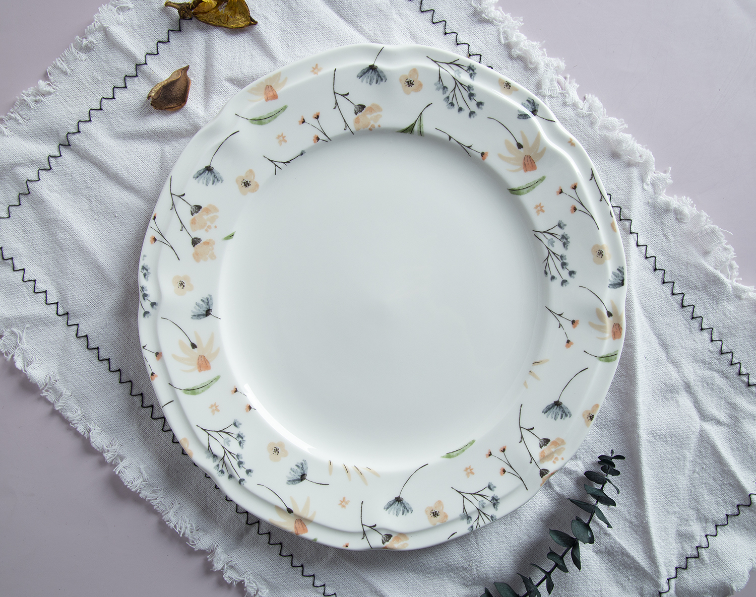 CHANGSHA HAPPY GO Floral Decal Bone China Dinnerware Set – Delicate Bloom Series |happygodinnerware.com