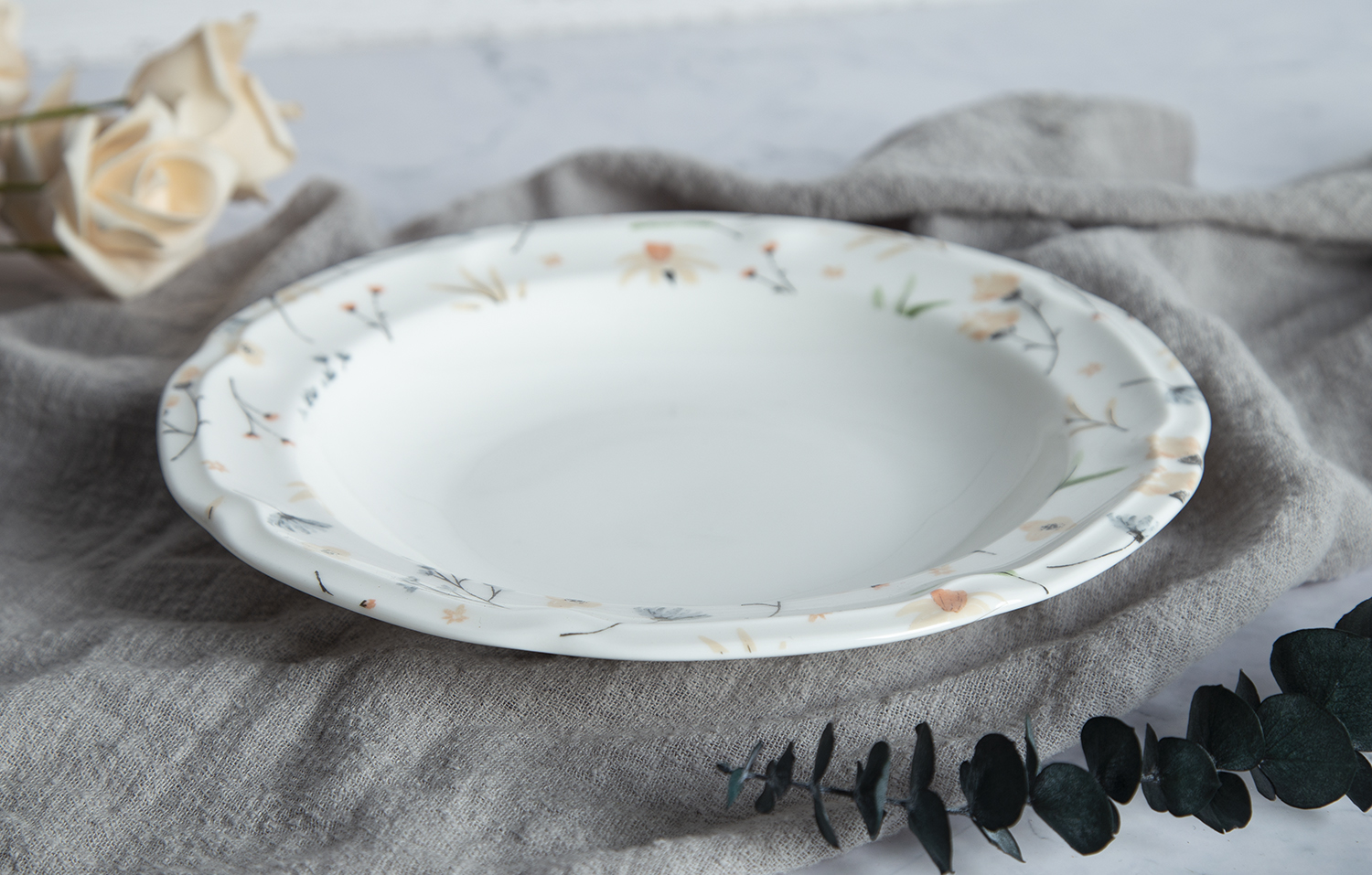 CHANGSHA HAPPY GO Floral Decal Bone China Dinnerware Set – Delicate Bloom Series |happygodinnerware.com