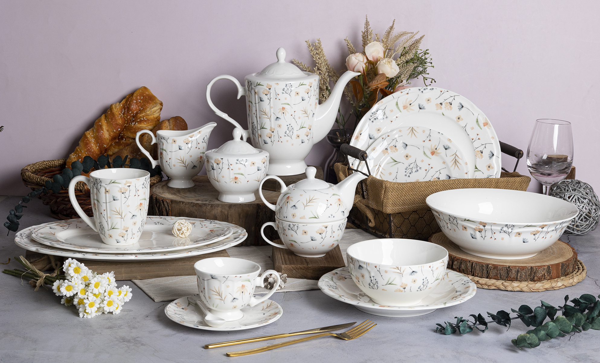CHANGSHA HAPPY GO Elegant Floral Bone China Dinnerware – 16-Piece Decal-Printed Bloom Collection |happygodinnerware.com