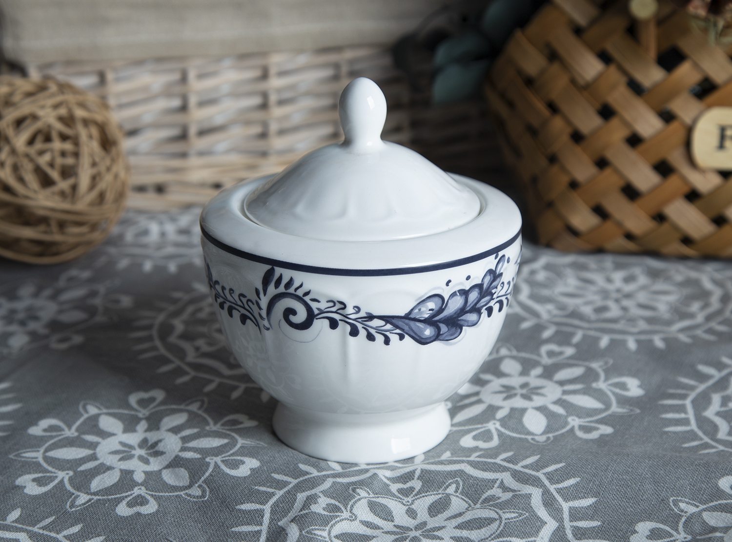 CHANGSHA HAPPY GO Vintage Blue Floral Decal Bone China Dinnerware Set – Elegant European Style Plates and Cups |happygodinnerware.com