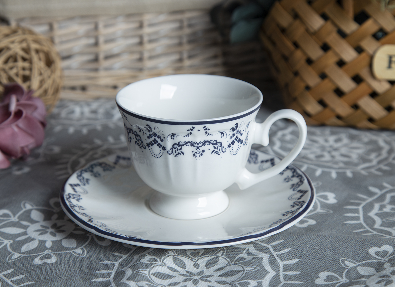 CHANGSHA HAPPY GO Vintage Blue Floral Decal Bone China Dinnerware Set – Elegant European Style Plates and Cups |happygodinnerware.com