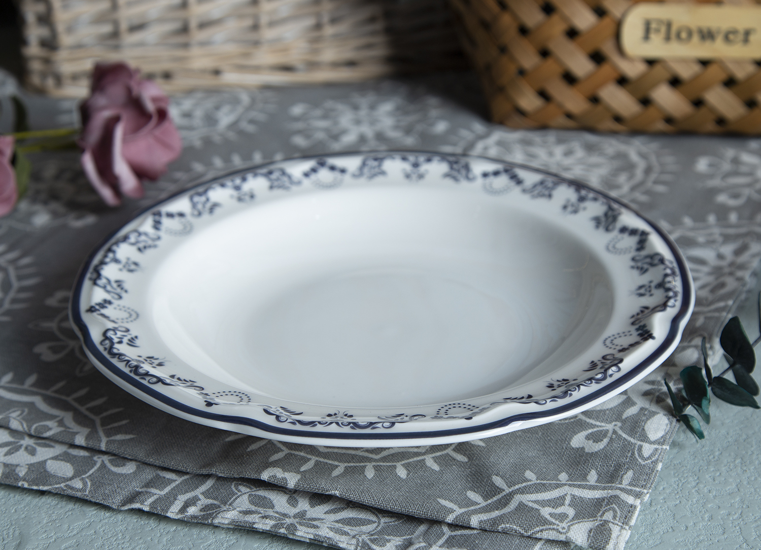 CHANGSHA HAPPY GO Vintage Blue Floral Decal Bone China Dinnerware Set – Elegant European Style Plates and Cups |happygodinnerware.com