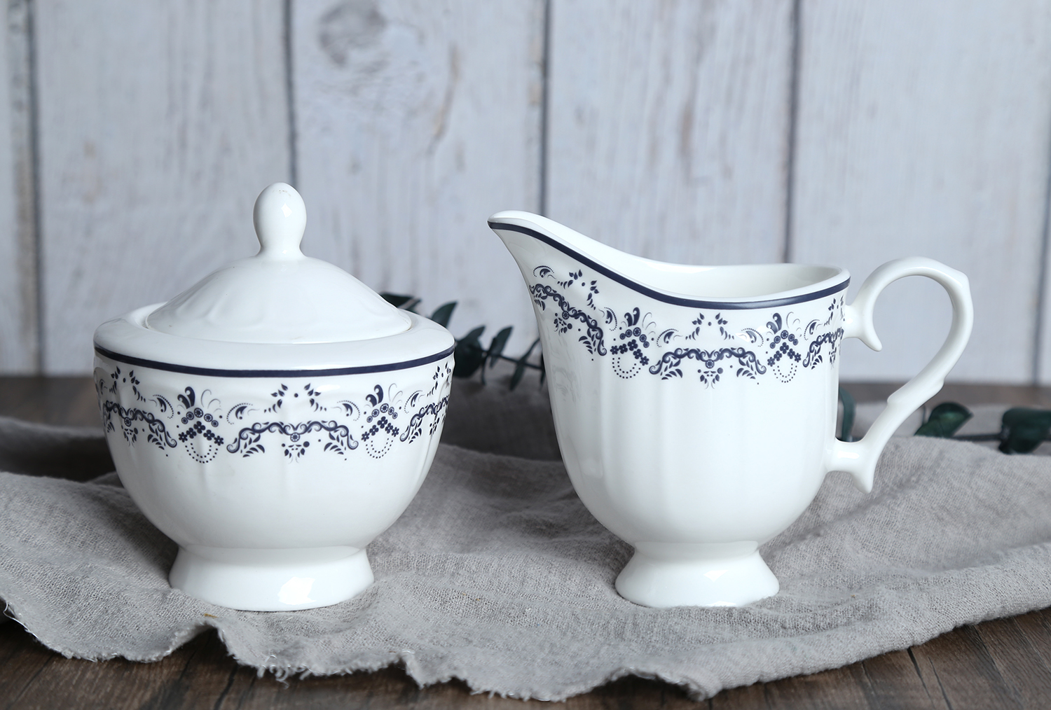 CHANGSHA HAPPY GO Vintage Blue Floral Decal Bone China Dinnerware Set – Elegant European Style Plates and Cups |happygodinnerware.com