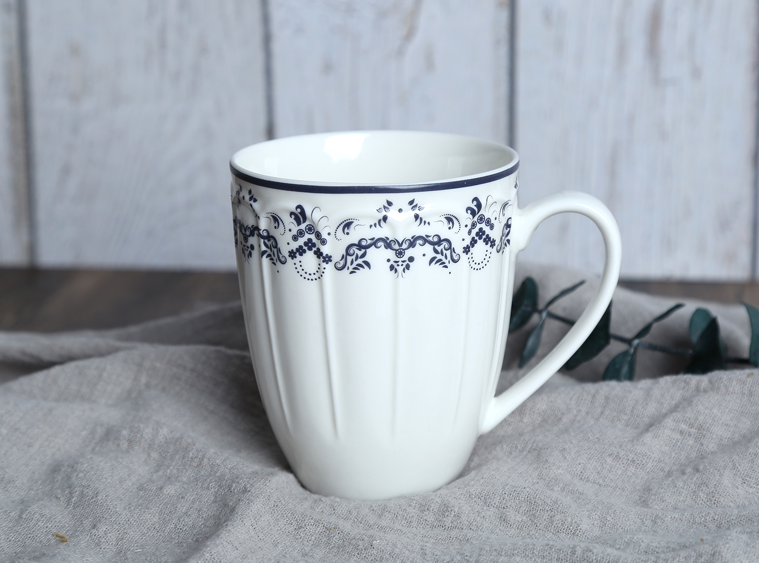 CHANGSHA HAPPY GO Vintage Blue Floral Decal Bone China Dinnerware Set – Elegant European Style Plates and Cups |happygodinnerware.com