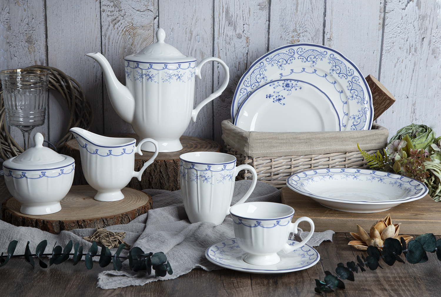 CHANGSHA HAPPY GO  Modern Curved Stripe Embossed Bone China Dinnerware Set – Stylish White Plates, Teapots, and Cups |happygodinnerware.com