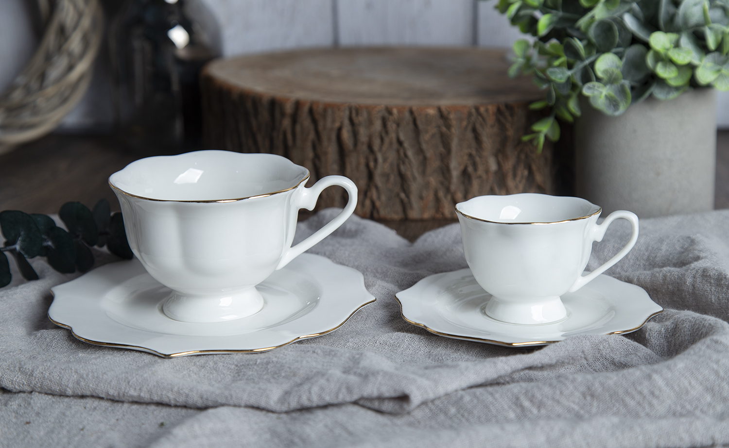 CHANGSHA HAPPY GO Classic White Fine Bone China Tea and Coffee Set with Elegant Scalloped Edges and Gold Rim  |happygodinnerware.com