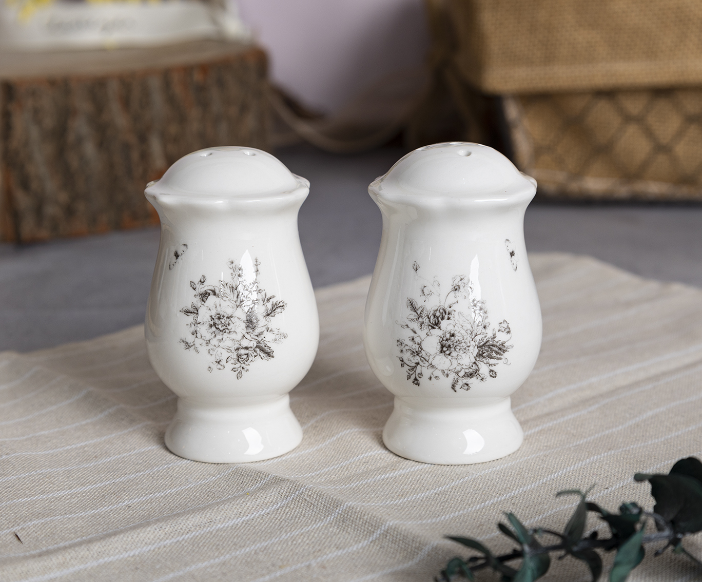 CHANGSHA HAPPY GO  Luxury Black Floral Decal Bone China Dinnerware Set – Full Set with Soup Tureen and Tea Pot |happygodinnerware.com