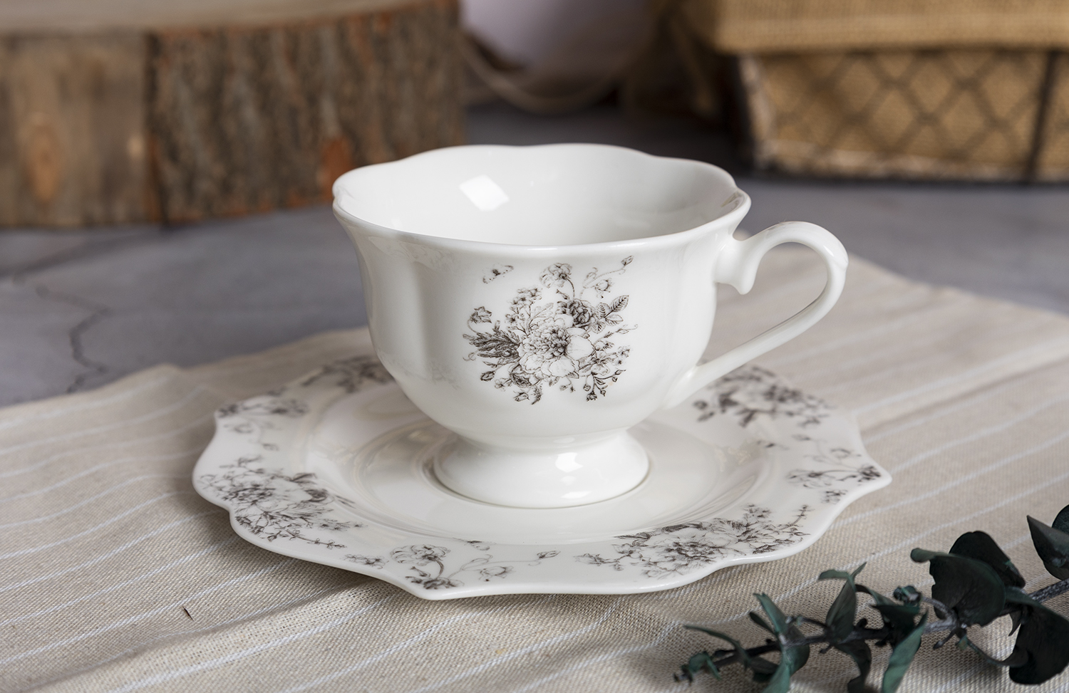 CHANGSHA HAPPY GO  Luxury Black Floral Decal Bone China Dinnerware Set – Full Set with Soup Tureen and Tea Pot |happygodinnerware.com