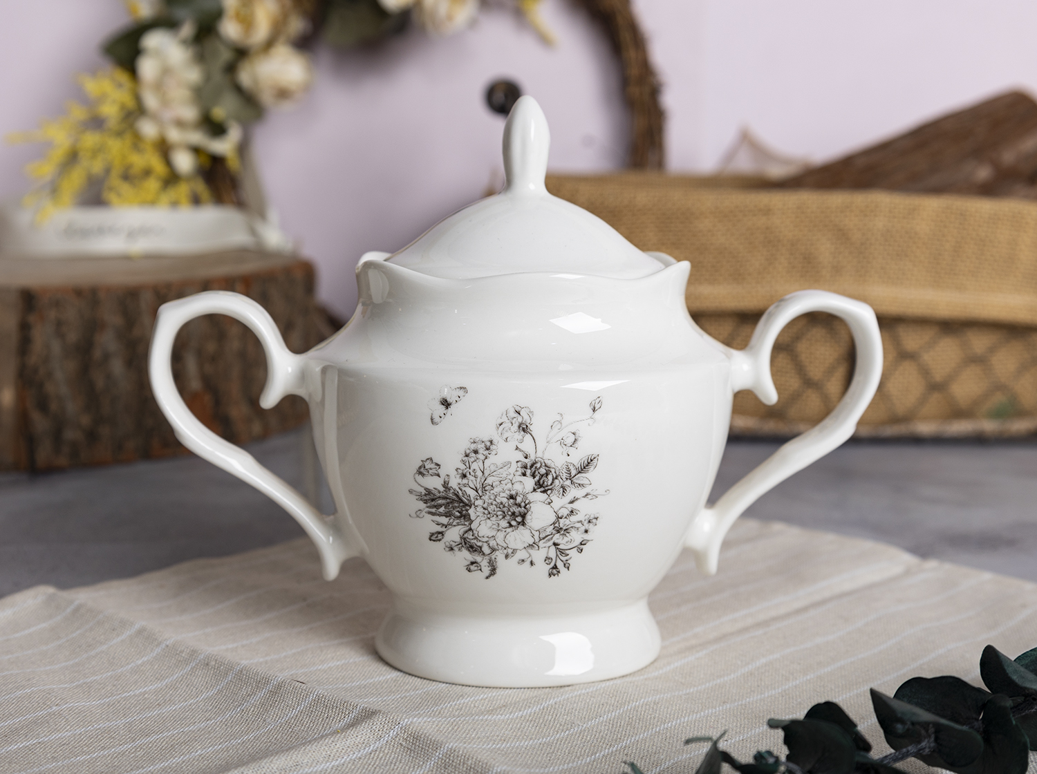 CHANGSHA HAPPY GO  Luxury Black Floral Decal Bone China Dinnerware Set – Full Set with Soup Tureen and Tea Pot |happygodinnerware.com