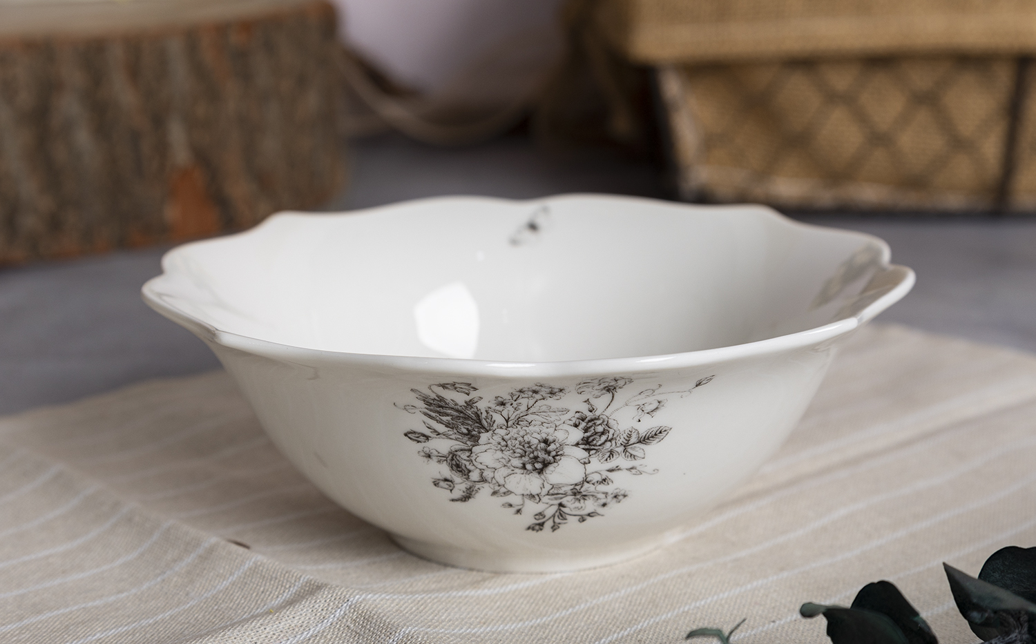 CHANGSHA HAPPY GO  Luxury Black Floral Decal Bone China Dinnerware Set – Full Set with Soup Tureen and Tea Pot |happygodinnerware.com