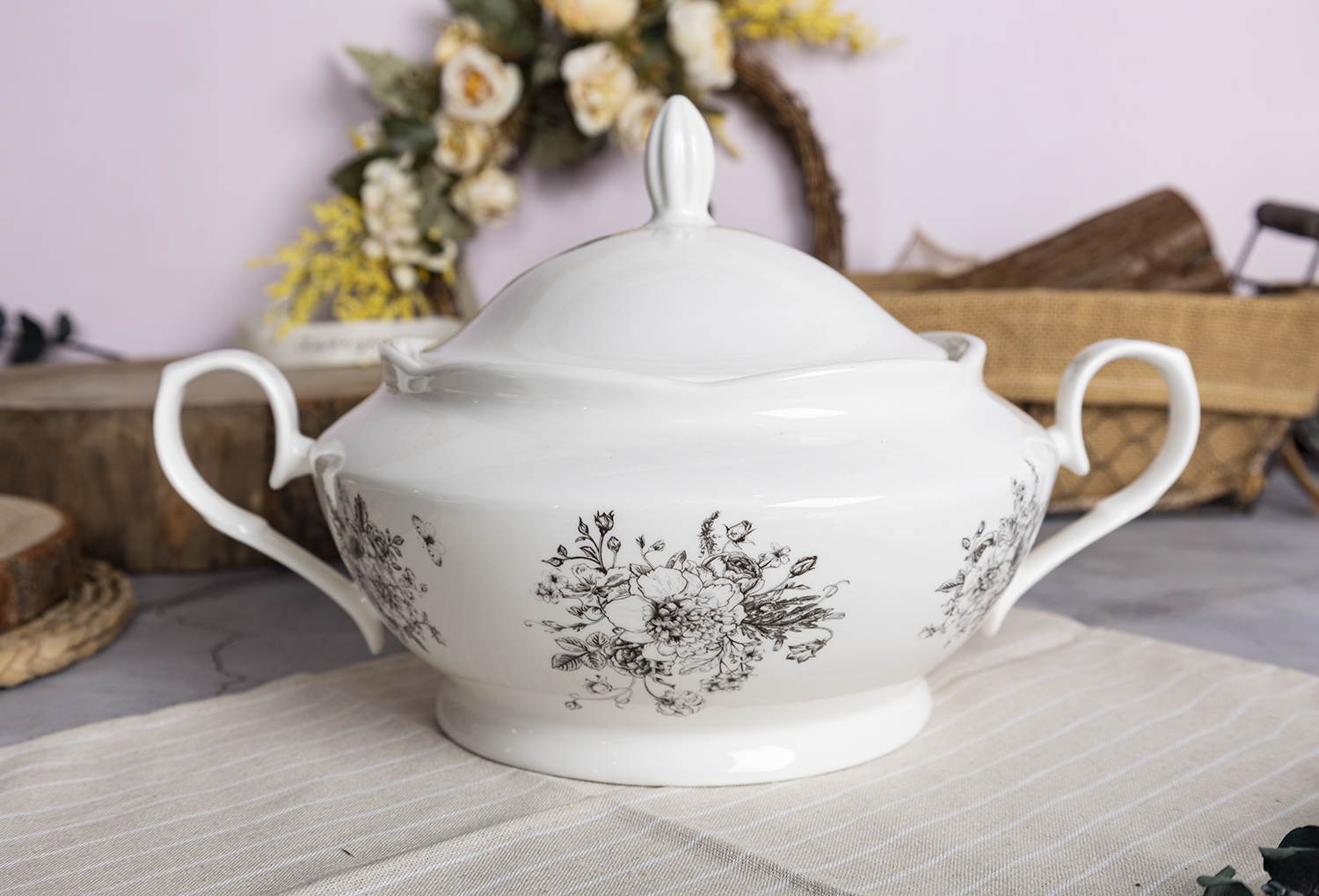 CHANGSHA HAPPY GO  Luxury Black Floral Decal Bone China Dinnerware Set – Full Set with Soup Tureen and Tea Pot |happygodinnerware.com
