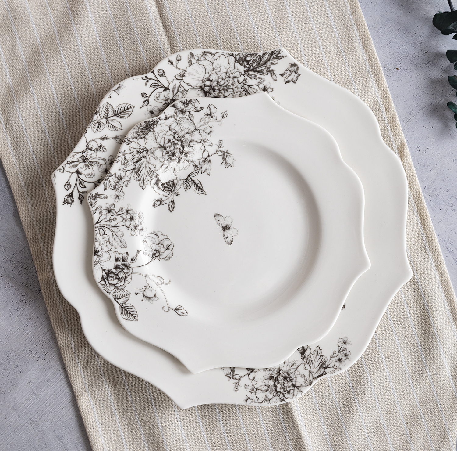 CHANGSHA HAPPY GO  Luxury Black Floral Decal Bone China Dinnerware Set – Full Set with Soup Tureen and Tea Pot |happygodinnerware.com