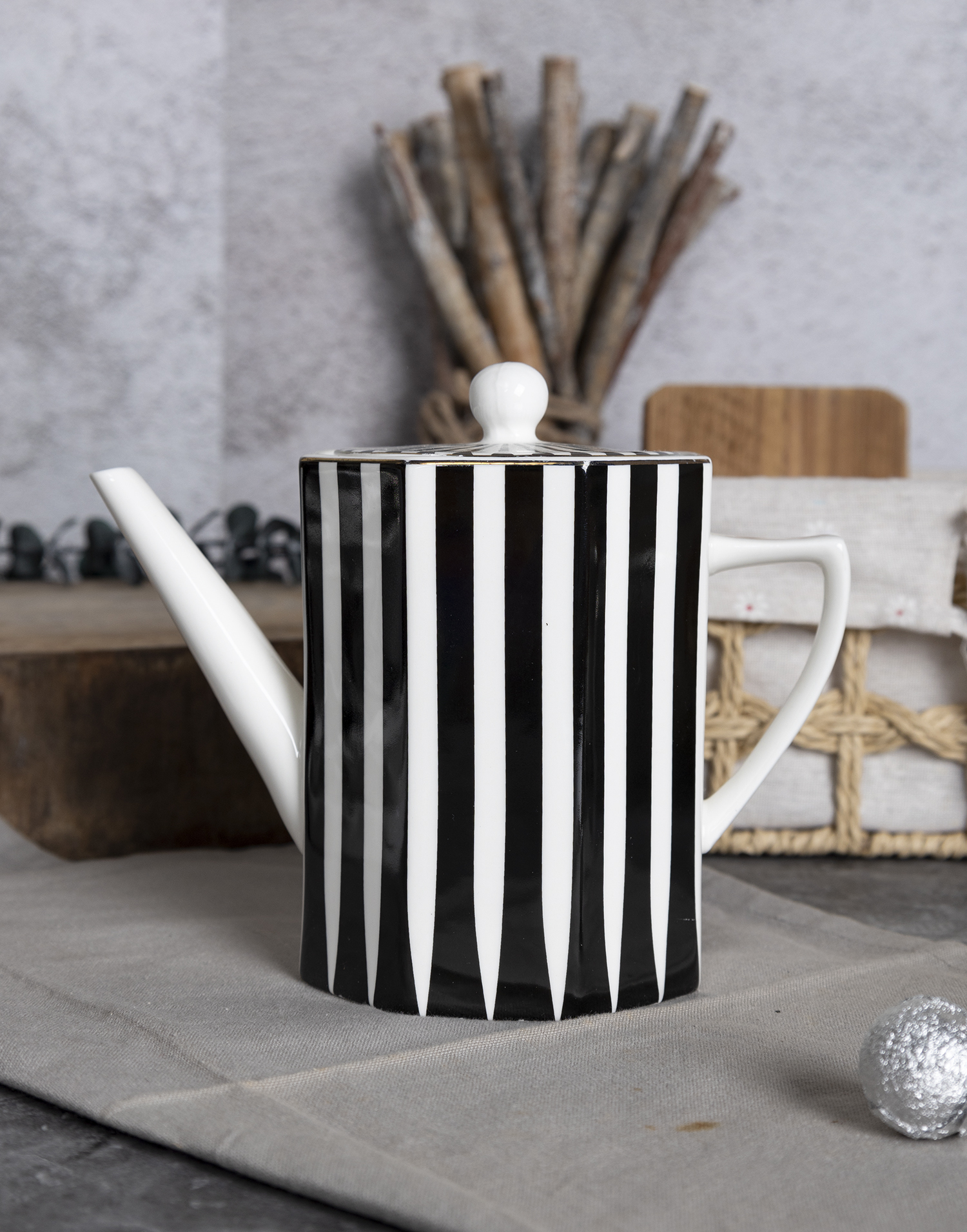 CHANGSHA HAPPY GO Contemporary Black Stripe Bone China Tea and Coffee Set – Minimalist Monochrome Design |happygodinnerware.com
