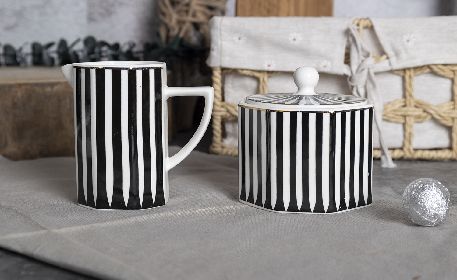 CHANGSHA HAPPY GO Contemporary Black Stripe Bone China Tea and Coffee Set – Minimalist Monochrome Design |happygodinnerware.com
