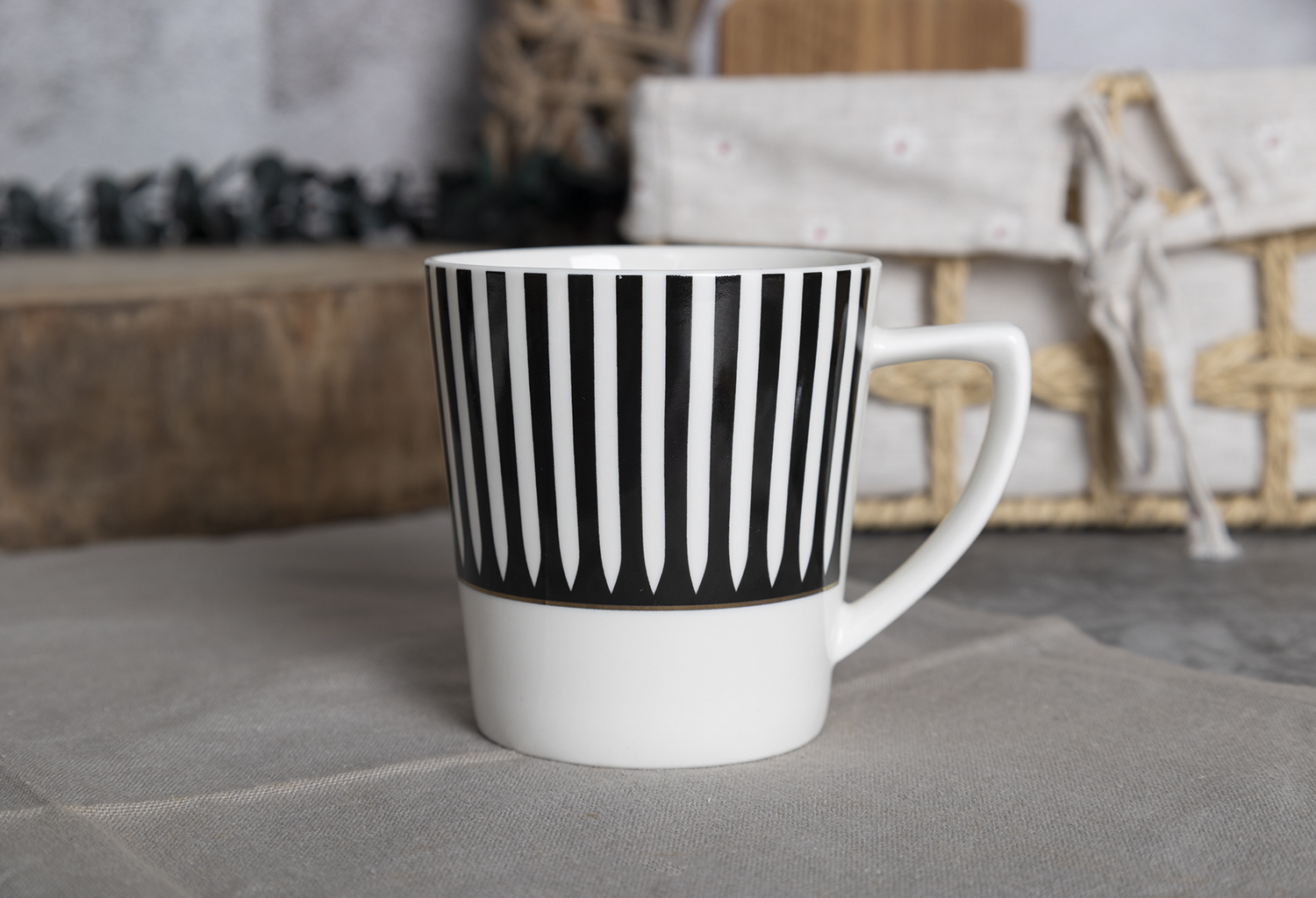 CHANGSHA HAPPY GO Contemporary Black Stripe Bone China Tea and Coffee Set – Minimalist Monochrome Design |happygodinnerware.com
