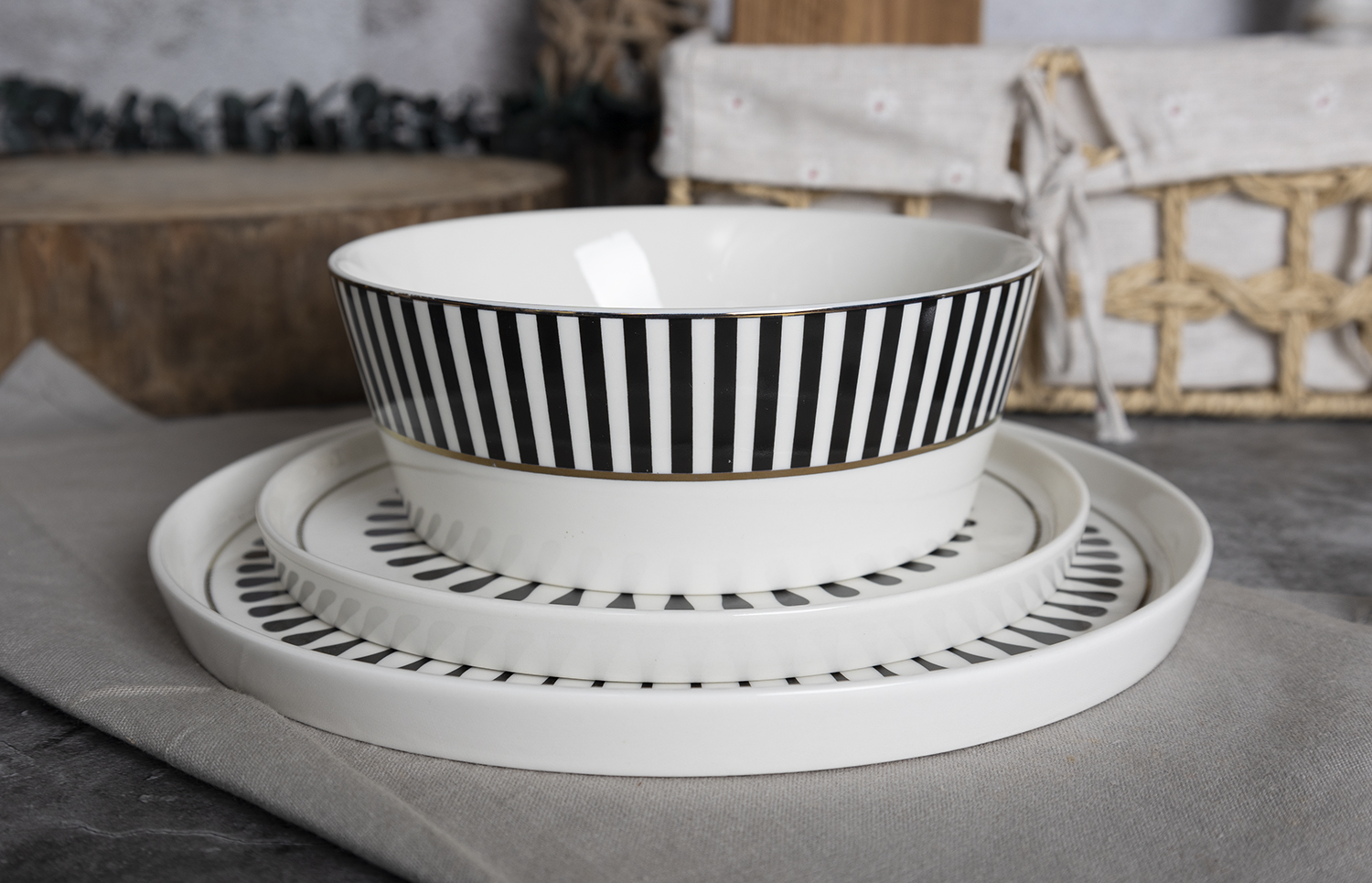 CHANGSHA HAPPY GO Contemporary Black Stripe Bone China Tea and Coffee Set – Minimalist Monochrome Design |happygodinnerware.com