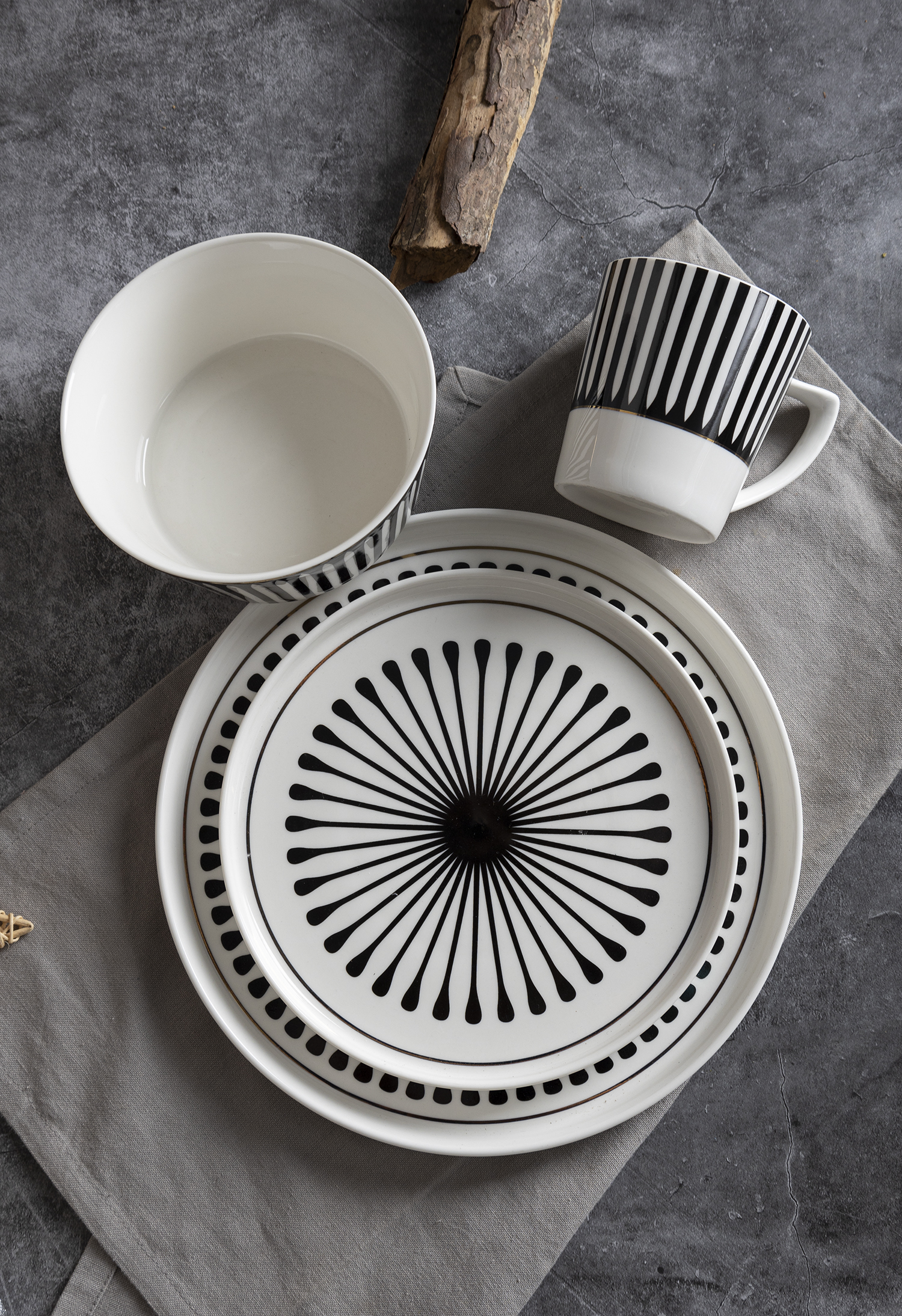 CHANGSHA HAPPY GO Contemporary Black Stripe Bone China Tea and Coffee Set – Minimalist Monochrome Design |happygodinnerware.com