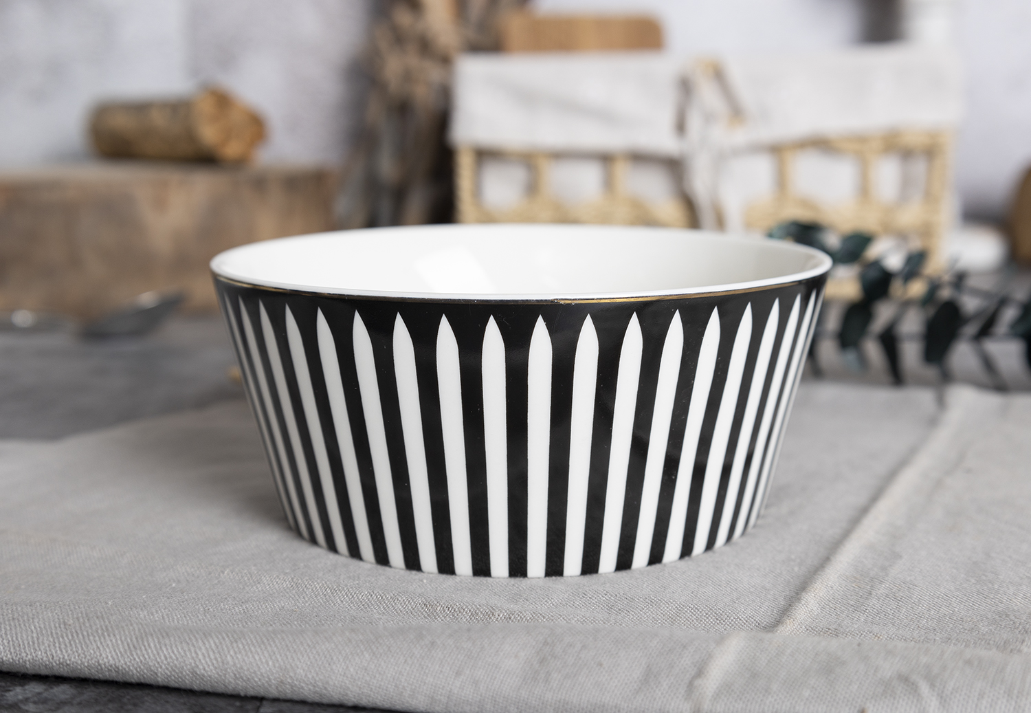 CHANGSHA HAPPY GO Contemporary Black Stripe Bone China Tea and Coffee Set – Minimalist Monochrome Design |happygodinnerware.com