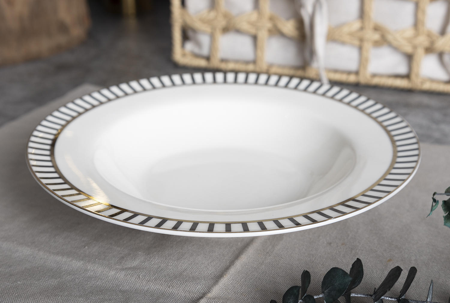 CHANGSHA HAPPY GO Modern Black and White Stripe Bone China Dinnerware Set – Bold Decal Design with Gold Trim |happygodinnerware.com
