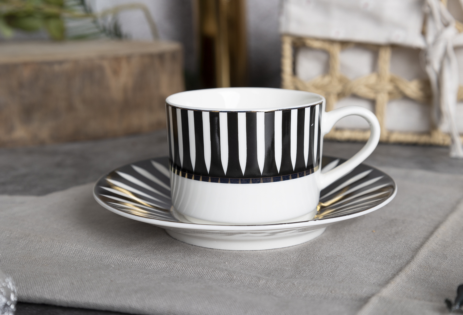 CHANGSHA HAPPY GO Modern Black and White Stripe Bone China Dinnerware Set – Bold Decal Design with Gold Trim |happygodinnerware.com