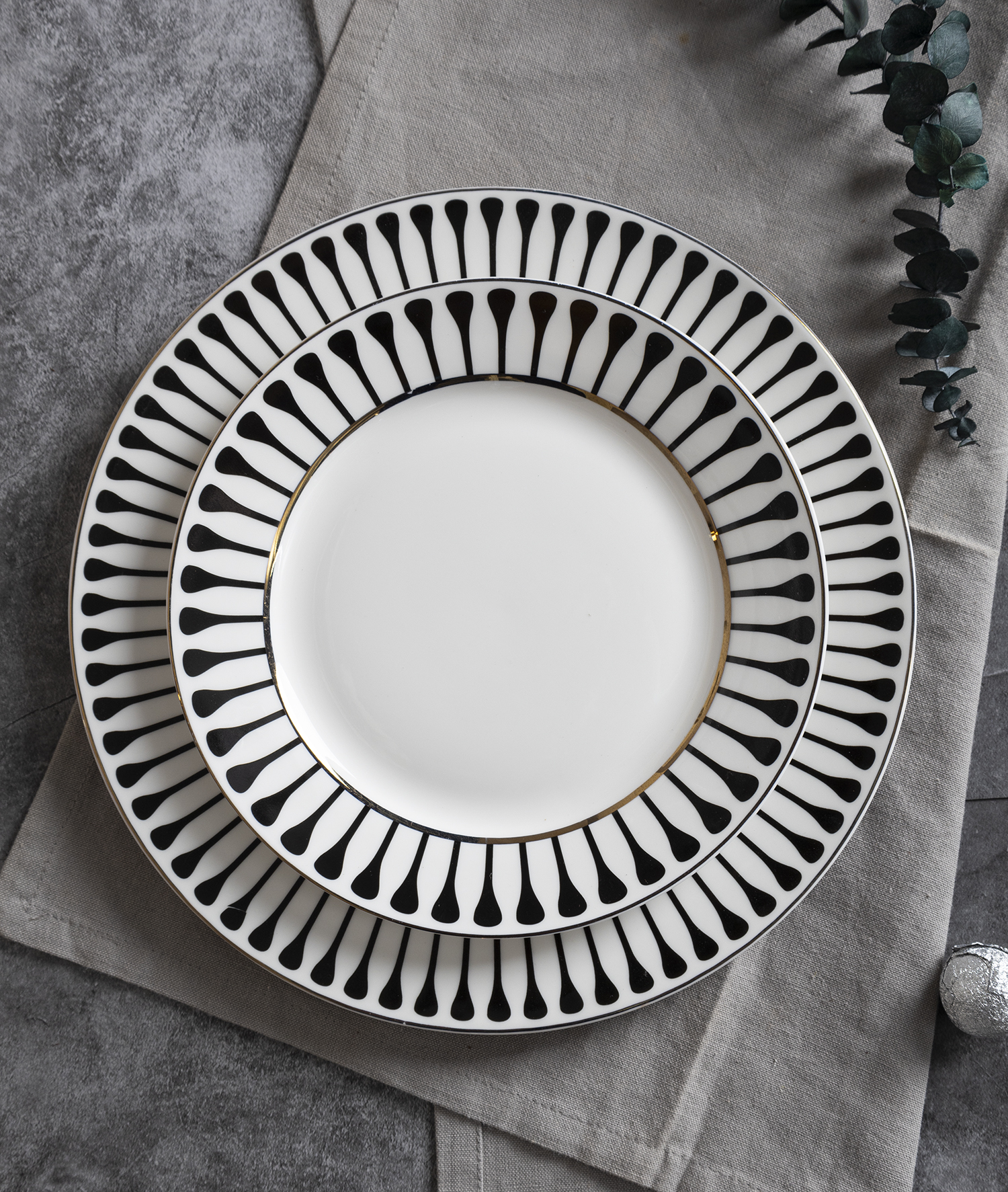 CHANGSHA HAPPY GO Modern Black and White Stripe Bone China Dinnerware Set – Bold Decal Design with Gold Trim |happygodinnerware.com