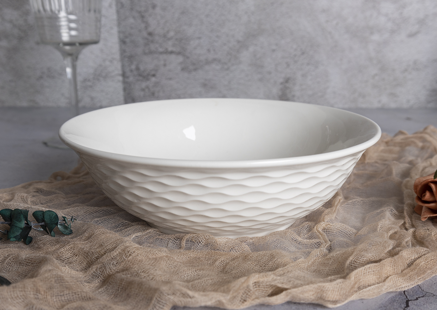 CHANGSHA HAPPY GO Modern Ripple-Textured Bone China Dinner Set with Wave Embossed Surface – Elegant White  |happygodinnerware.com