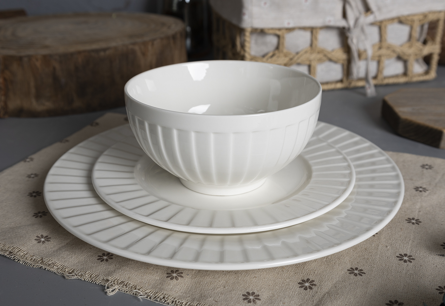 CHANGSHA HAPPY GO Contemporary White Embossed Dinnerware Set with Graceful Ribbed Texture – Plates, Mugs, Bowls  |happygodinnerware.com