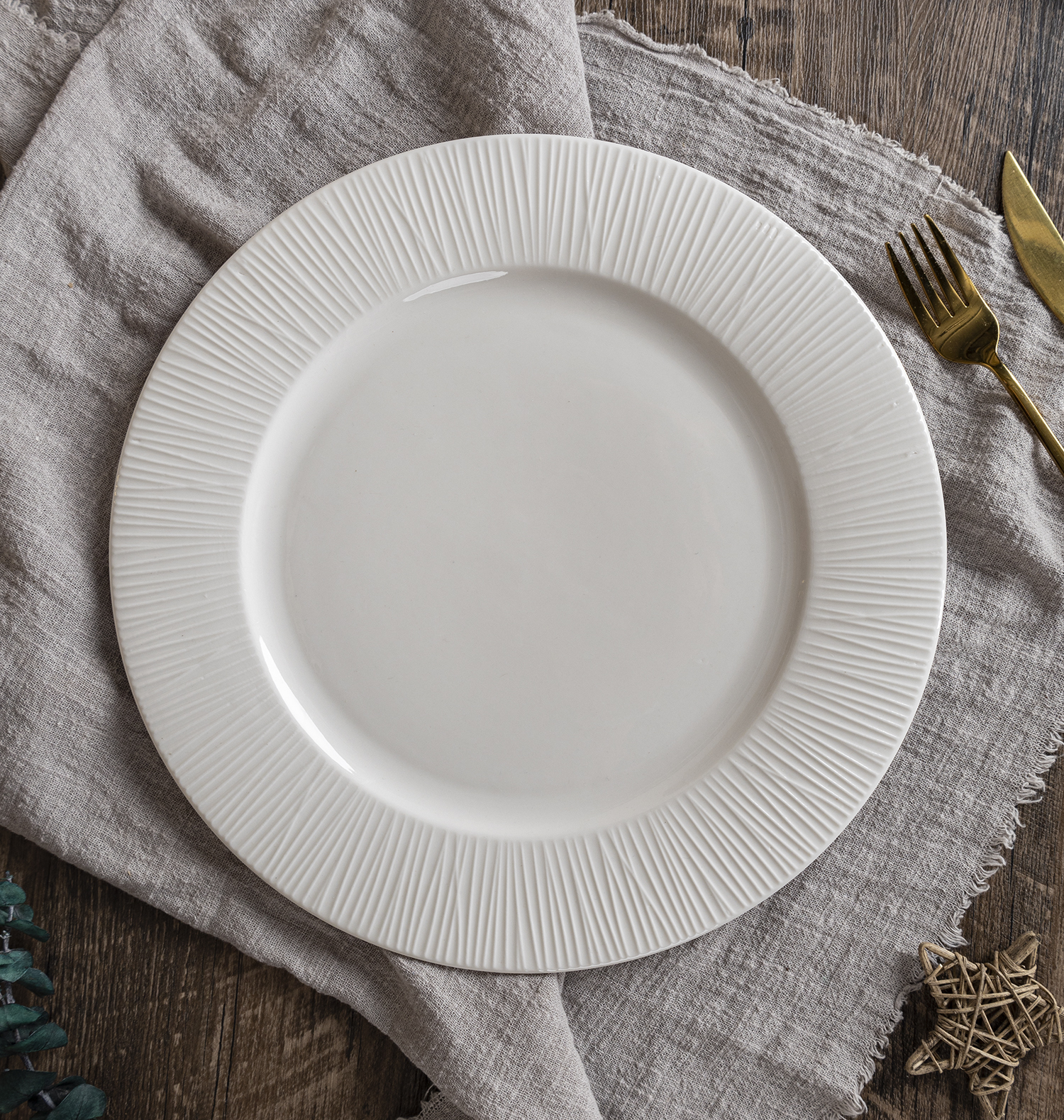 CHANGSHA HAPPY GO Refined Linear Embossed Bone China Tableware Set – Modern White Porcelain Plates, Bowls & Cups  |happygodinnerware.com