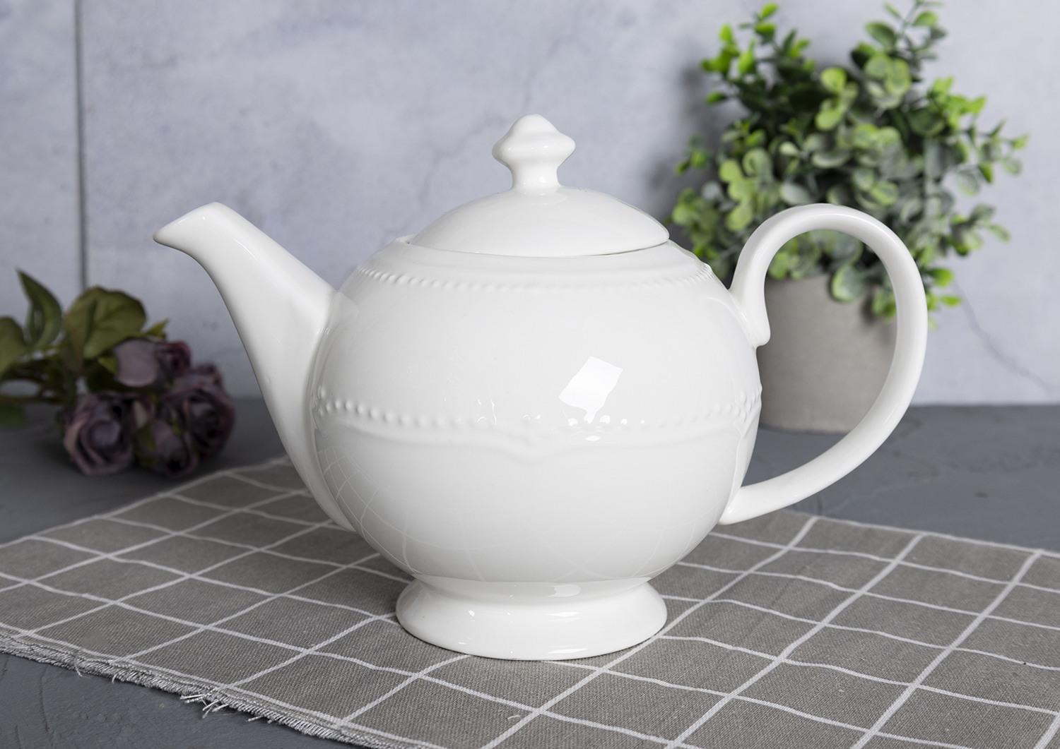 CHANGSHA HAPPY GO European Style Bone China Dinnerware Set with Gold Rim and Bead-Edge Embossing – 16 Piece Set |happygodinnerware.com