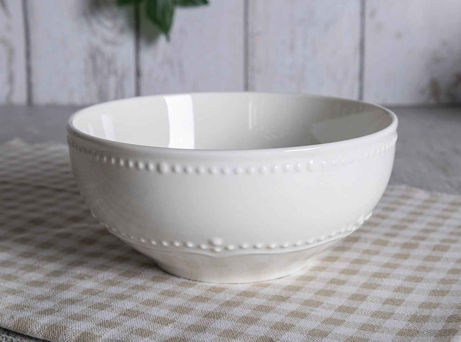 CHANGSHA HAPPY GO European Style Bone China Dinnerware Set with Gold Rim and Bead-Edge Embossing – 16 Piece Set |happygodinnerware.com
