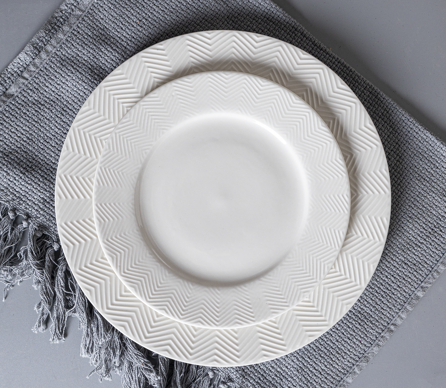 CHANGSHA HAPPY GO  Chevron Textured White Bone China Tableware Set – Tea and Dinner Collection with Contemporary Embossing |happygodinnerware.com