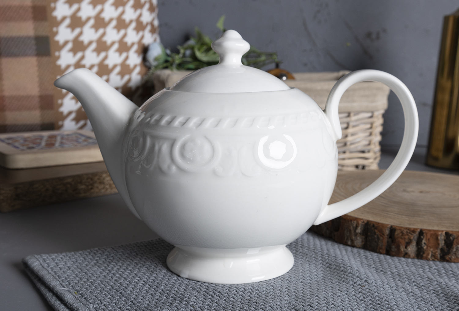 CHANGSHA HAPPY GO Elegant Embossed Bone China Dinnerware Set with Vintage Scroll Pattern – Teapot, Cups, Plates & Bowls  |happygodinnerware.com