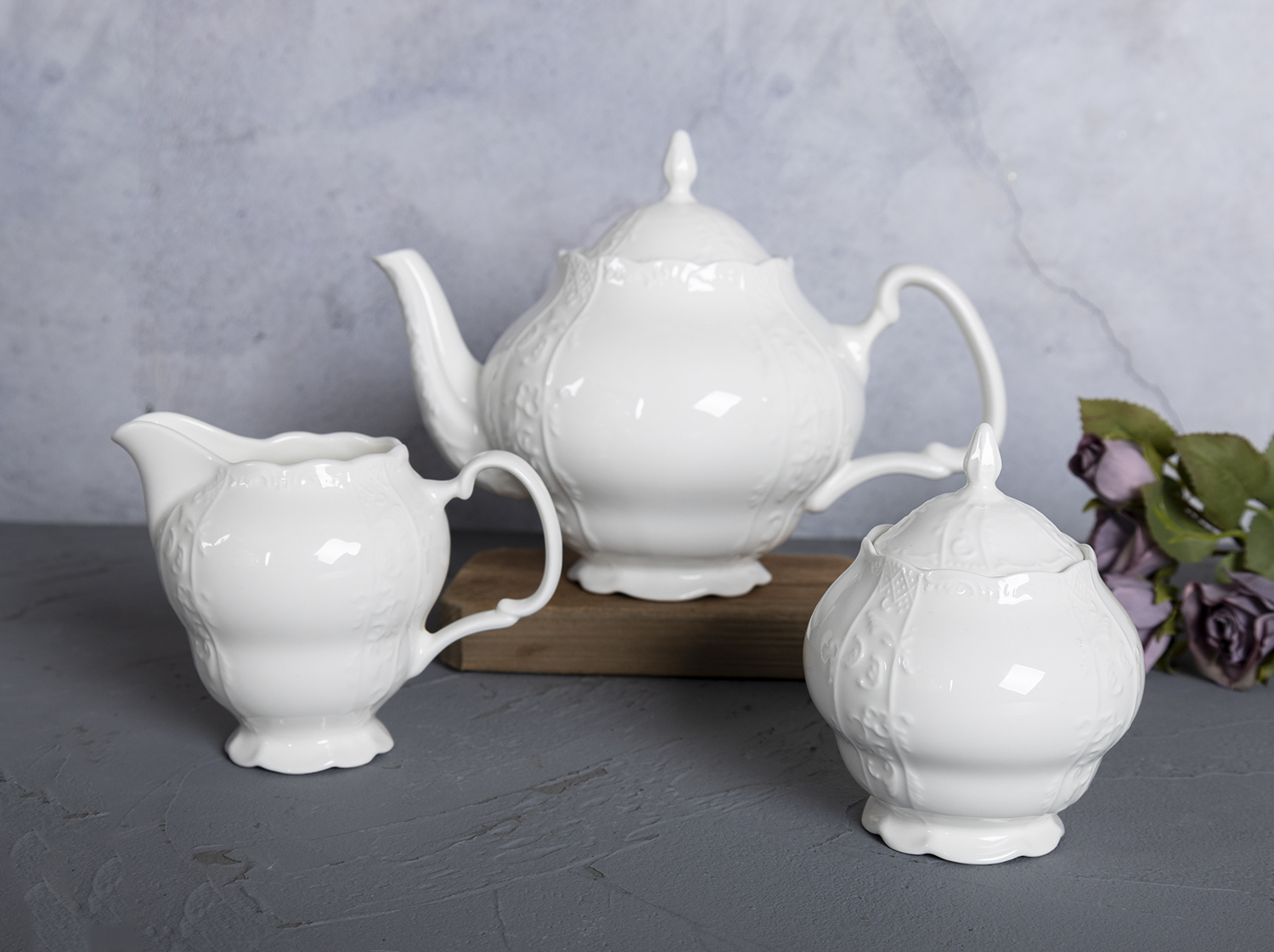 CHANGSHA HAPPY GO  Royal Vintage Embossed White Bone China Dinner Set – Full Tableware Collection for Elegant Dining  |happygodinnerware.com