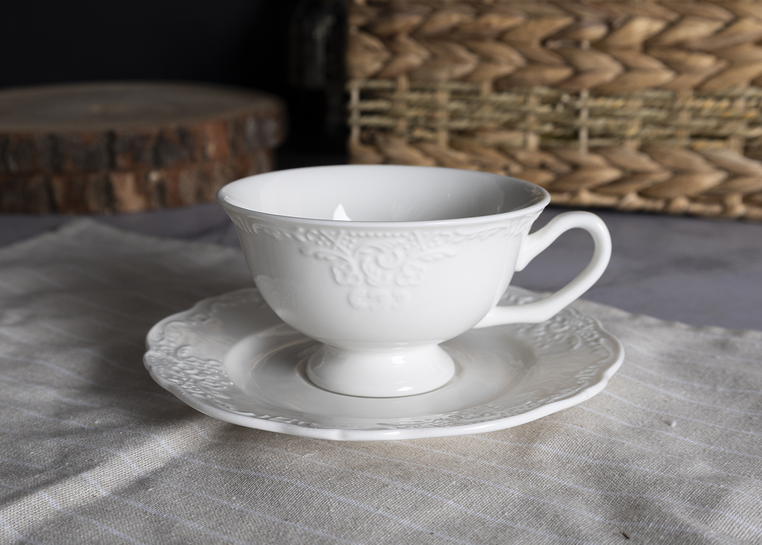 CHANGSHA HAPPY GO  Royal Vintage Embossed White Bone China Dinner Set – Full Tableware Collection for Elegant Dining  |happygodinnerware.com