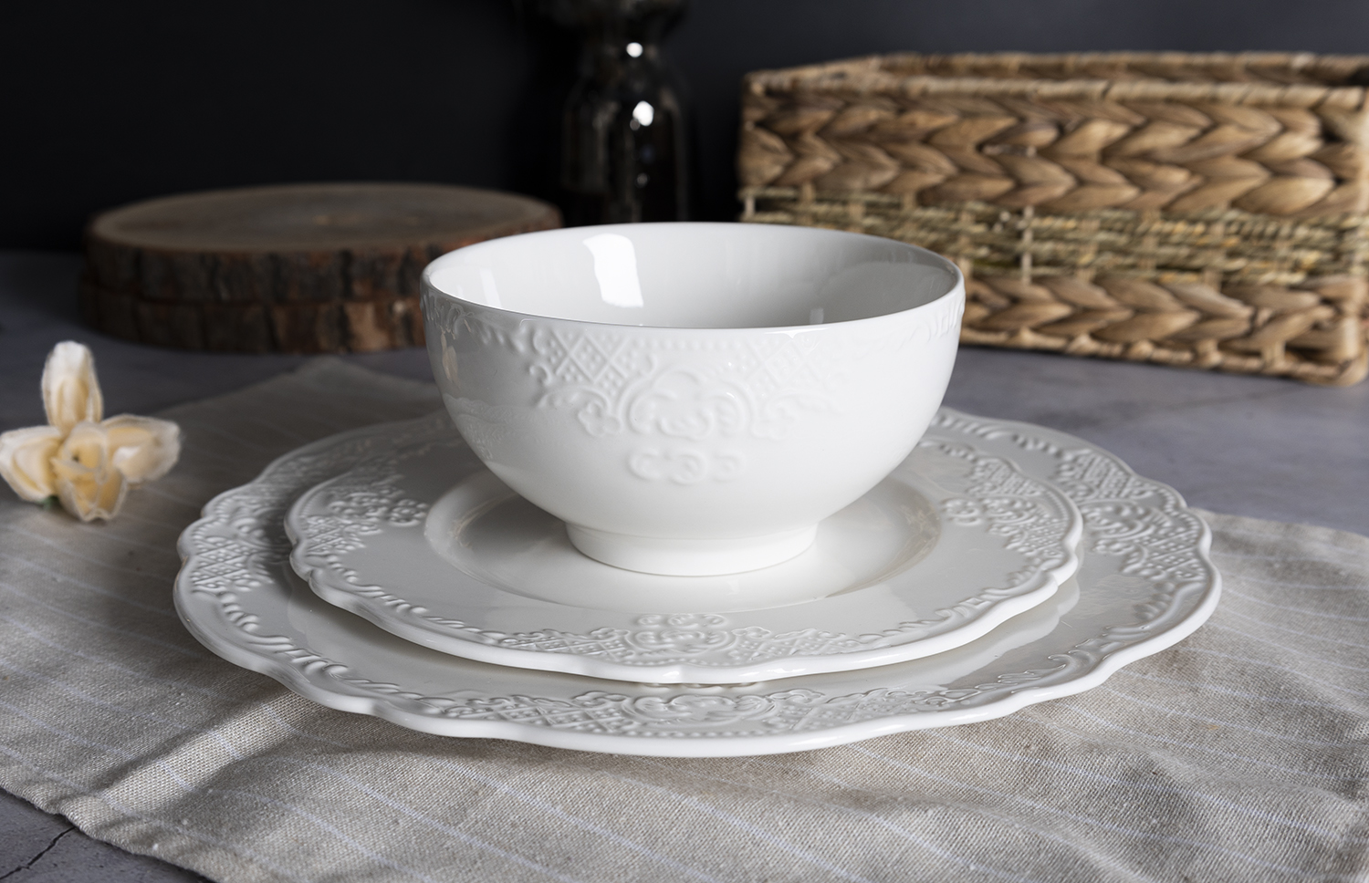 CHANGSHA HAPPY GO  Royal Vintage Embossed White Bone China Dinner Set – Full Tableware Collection for Elegant Dining  |happygodinnerware.com