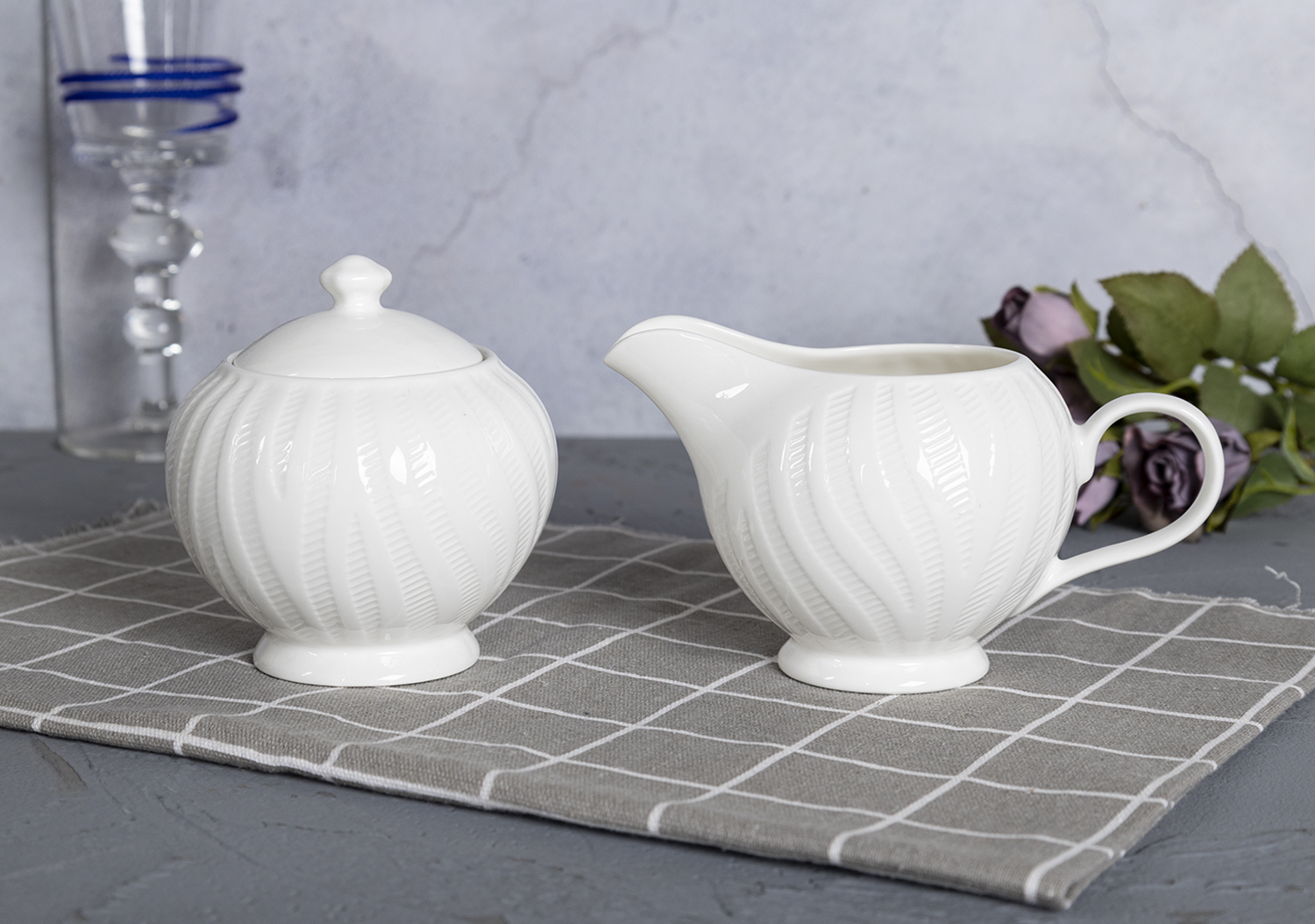 CHANGSHA HAPPY GO  Modern Curved Stripe Embossed Bone China Dinnerware Set – Stylish White Plates, Teapots, and Cups |happygodinnerware.com