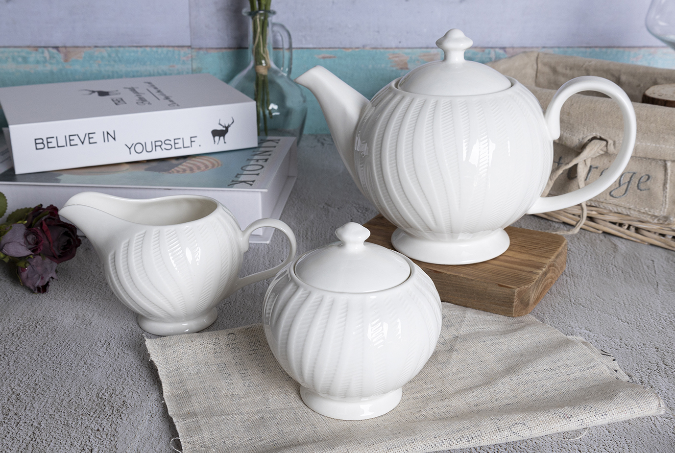 CHANGSHA HAPPY GO  Modern Curved Stripe Embossed Bone China Dinnerware Set – Stylish White Plates, Teapots, and Cups |happygodinnerware.com