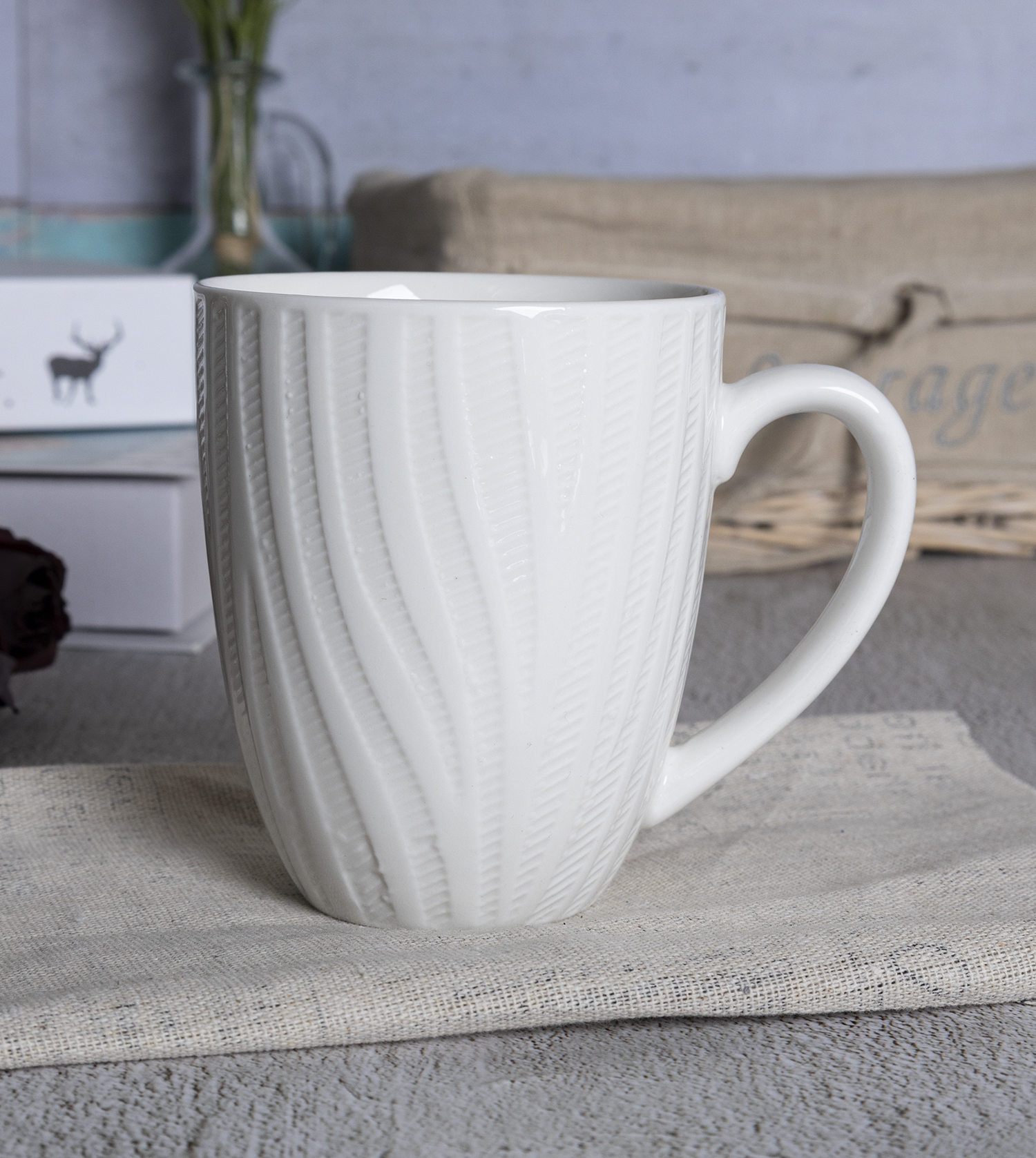 CHANGSHA HAPPY GO  Modern Curved Stripe Embossed Bone China Dinnerware Set – Stylish White Plates, Teapots, and Cups |happygodinnerware.com