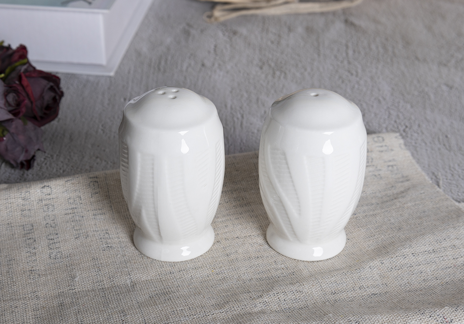 CHANGSHA HAPPY GO  Modern Curved Stripe Embossed Bone China Dinnerware Set – Stylish White Plates, Teapots, and Cups |happygodinnerware.com